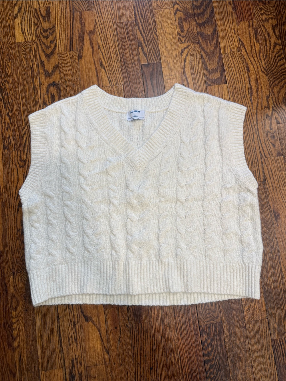 Old Navy Cream Cable Knit V‑Neck Sweater Vest